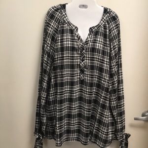Black/white plaid long sleeve top.